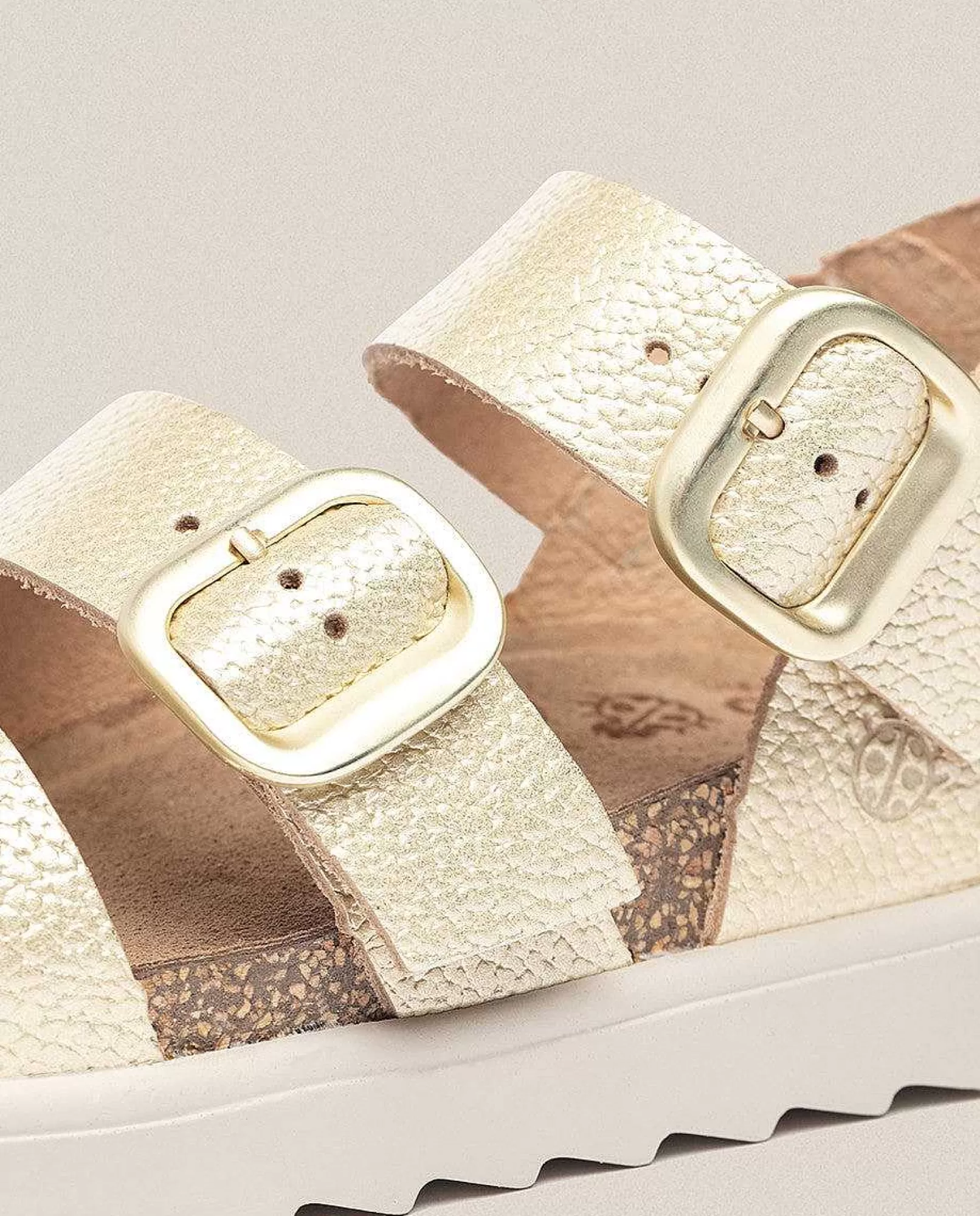 sandalia_de_plataforma_tunez_127_dorado_3.webp Mujer Yokono Sandalia De Plataforma Tunez 127 Dorado