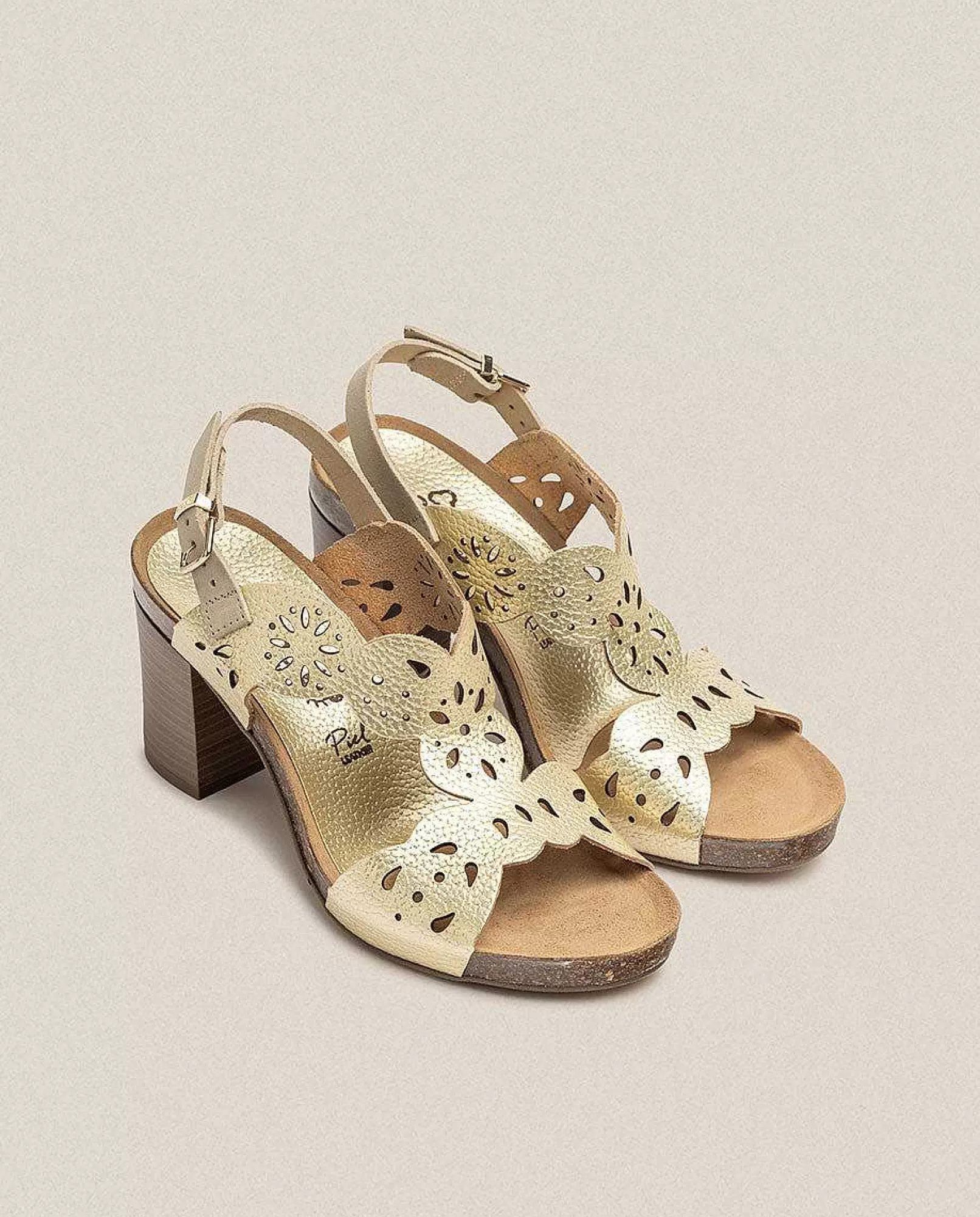 sandalia_de_tacon_ponza_006_dorado_4.webp Mujer Yokono Sandalia De Tacon Ponza 006 Dorado