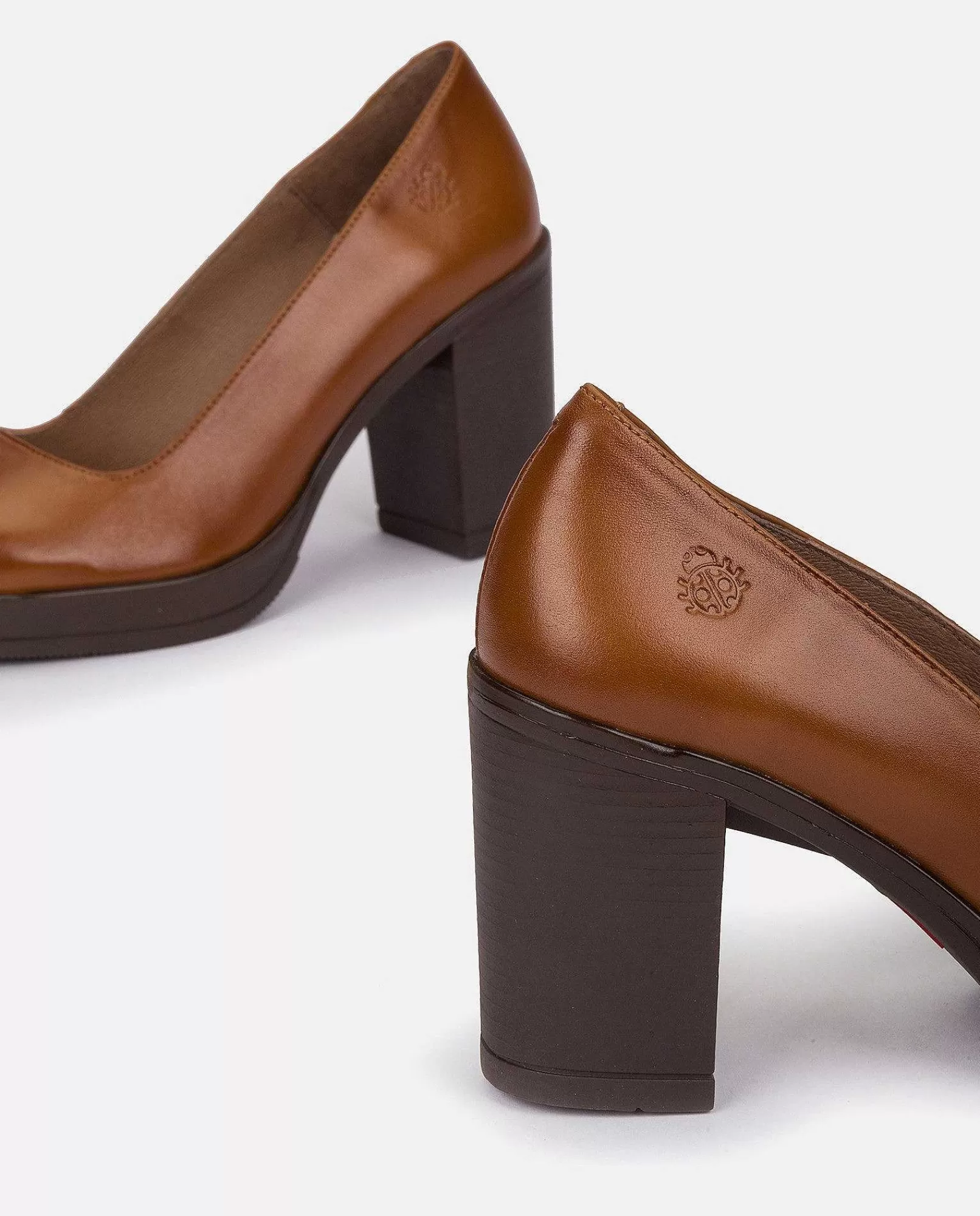 zapato_de_tacon_pilsen007_cuero_3.webp Mujer Yokono Zapato De Tacon Pilsen-007 Cuero