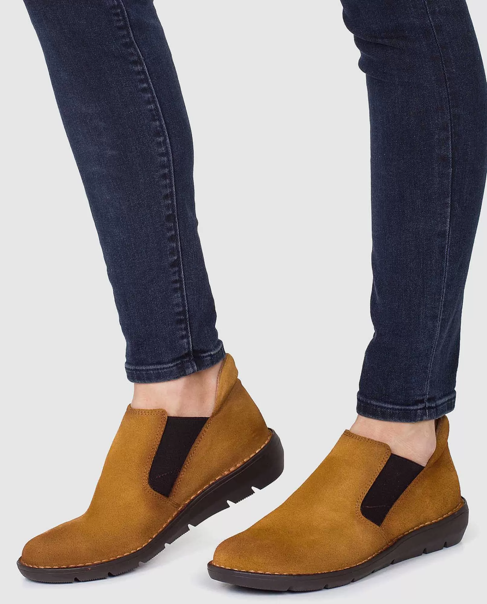 zapato_plano_lyon_003_marron_6.webp Mujer Yokono Zapato Plano Lyon 003 Marron